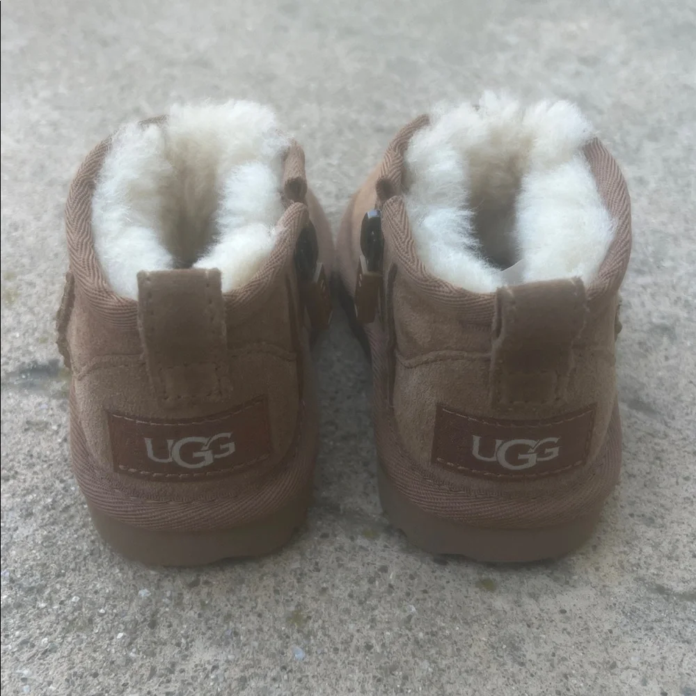 UGG Toddler Classic Ultra Mini Shearling Lined Boots Chestnut Size 7